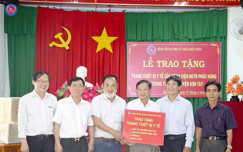 LỄ TRAO TẶNG TRANG THIẾT BỊ Y TẾ CỦA BỆNH VIỆN PHÚC HƯNG CHO TRUNG TÂM Y TẾ HUYỆN SƠN TÂY